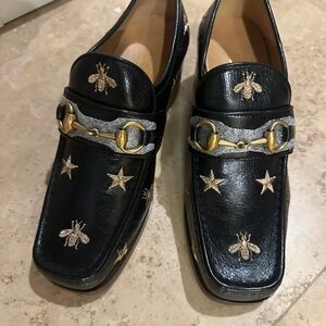 RARE Gucci Black Loafers with Bee Gold Embroidery - never worn all accessories